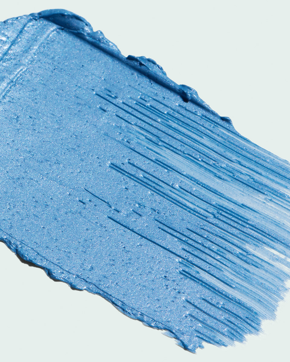 Gros plan sur la texture bleue nacrée du masque raffermissant transformateur I MASK d’Image Skincare