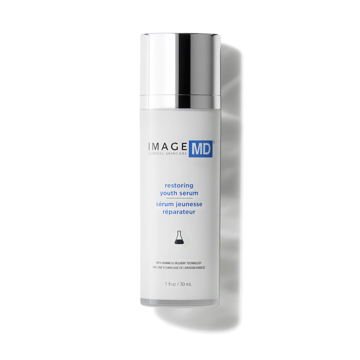 Flacon pompe blanc à capuchon argenté IMAGE MD sérum jeunesse réparateur d’Image Skincare, 30 mL, fond blanc