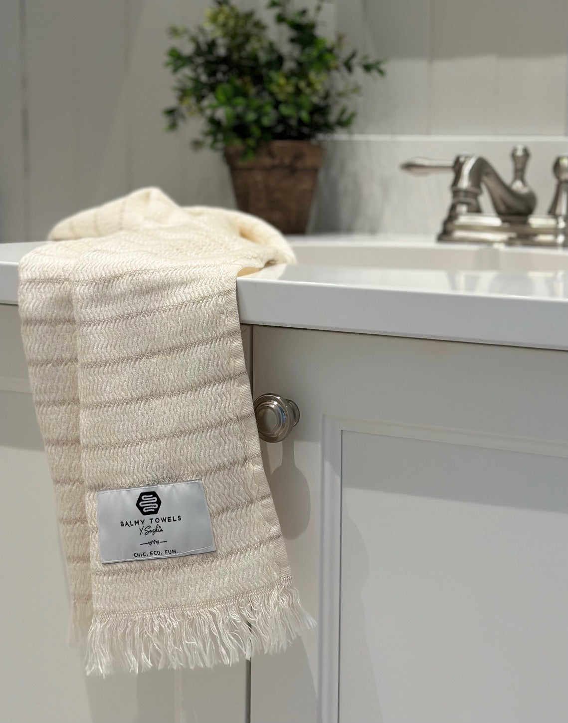 RIO, elegant, soft & absorbent.
From bathroom to kitchen, it fits anywhere in style.